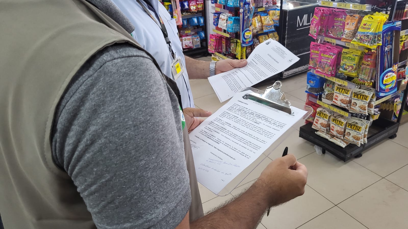 Procon Sarandi segue com fiscalização e orientação em bancos e supermercados sobre atendimentos prioritários