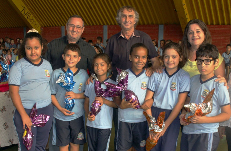 Prefeitura de Sarandi entrega ovos de chocolate para os alunos da rede municipal de ensino