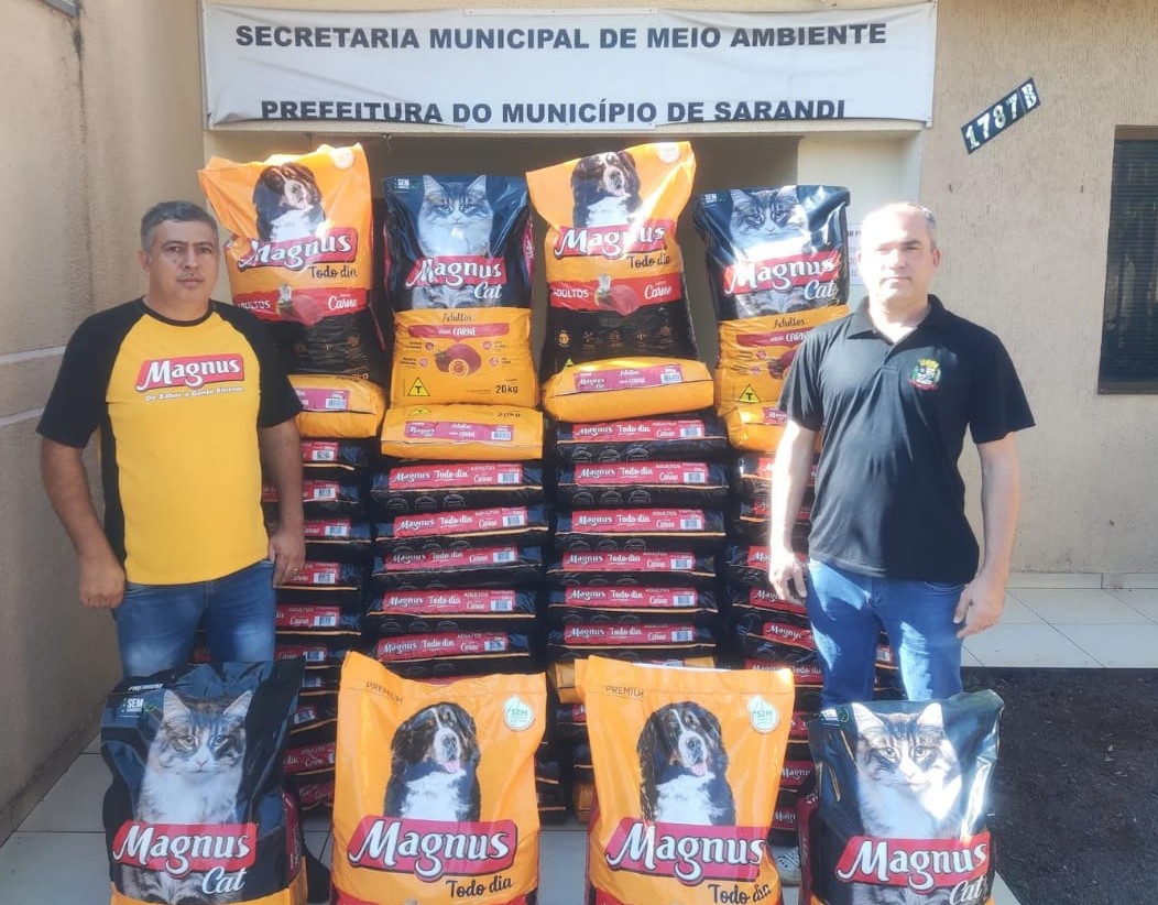 Empresa doa ração para cães e gatos à Prefeitura de Sarandi, de acordo com lei municipal que normatiza ato
